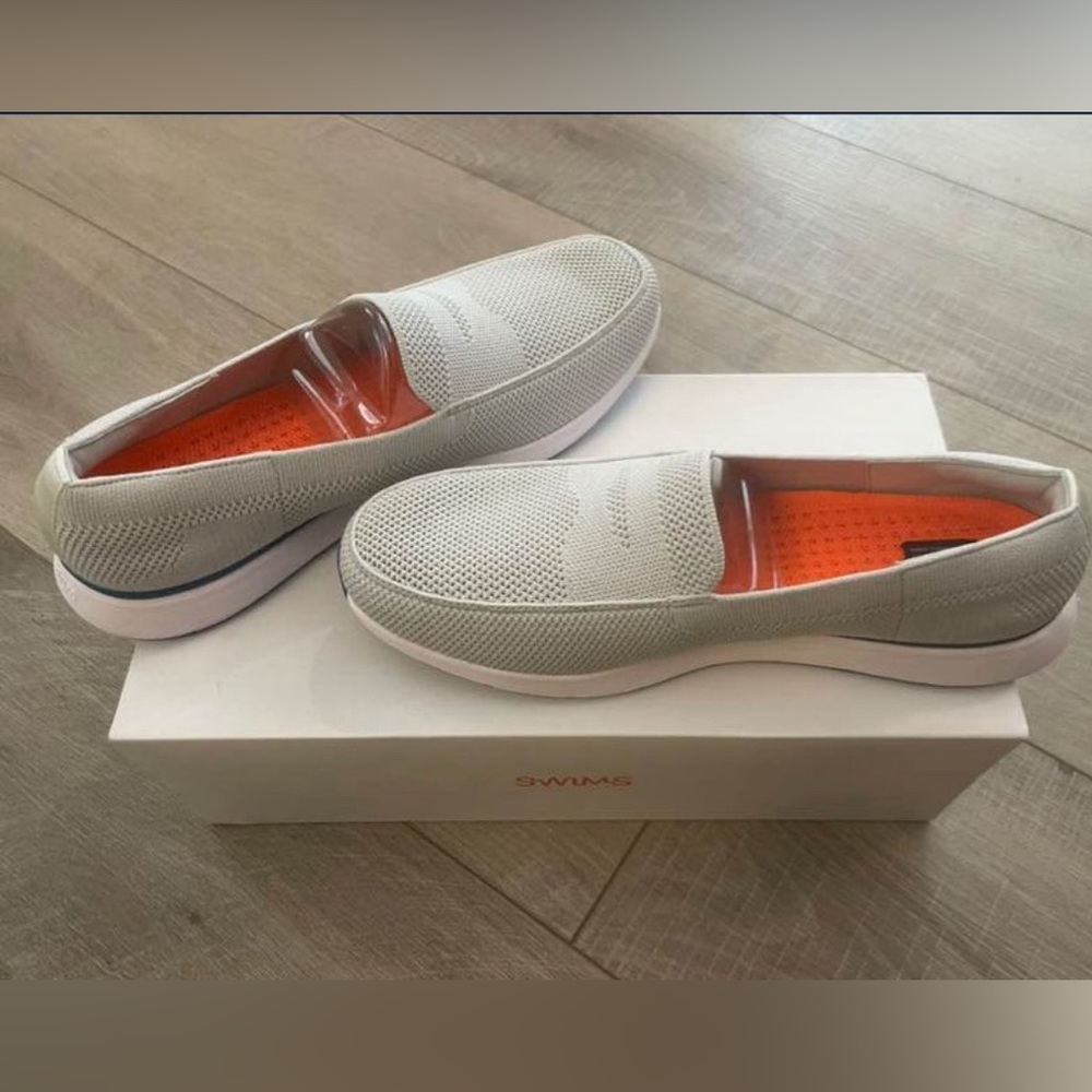 Swims breeze wave penny keeper boat shoes 
Mens size 11
Color Alloy : Grey